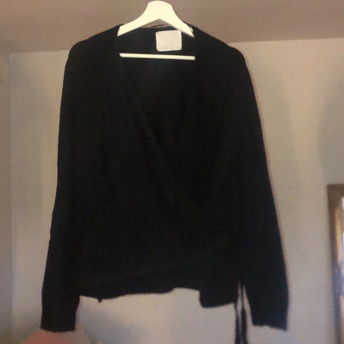 Svart stickad knyttröja 