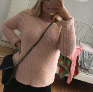 Stickad tröja från ZARA - Stickad tröja från ZARA’s barnavdelning, passar dock XS/S/M. Jag är 159! 