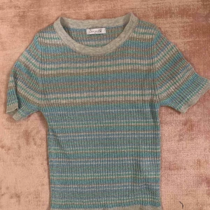  - Liten i storlek, skulle säga S