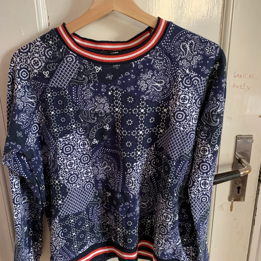 Cool sweatshirt med pasley-mönster. Fri frakt! . Tröjor & Koftor.