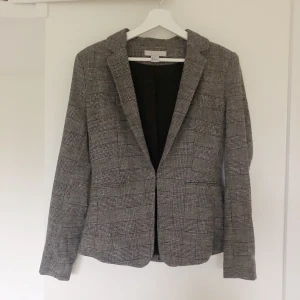 Kavaj från HM - Kavaj från HM. Storlek 36. Använd 5-10 gånger ☀️ 