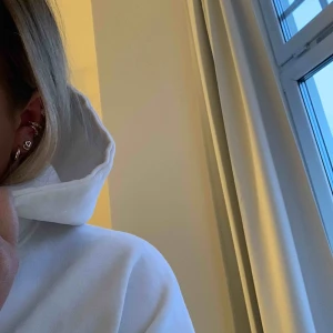  - Vit croppad hoodie från Zara💕💕