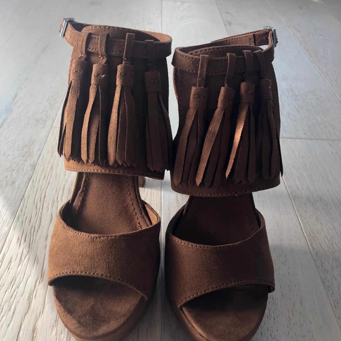 Helt oanvända klackskor  - 90