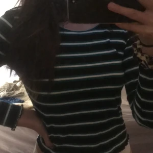 Tröja - Randig tröja från Gina st M 50kr+frakt