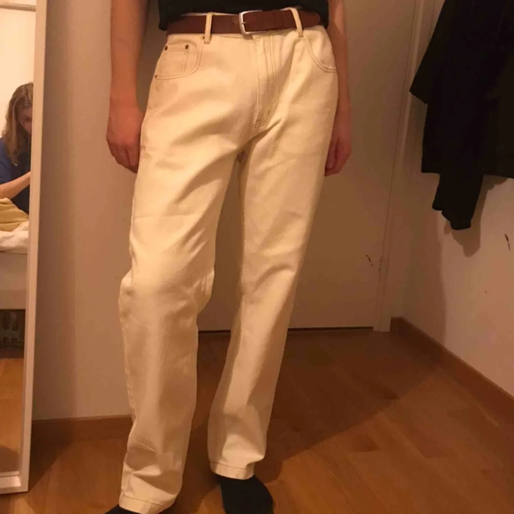 Nya jeans från Golf Wang som aldrig har blivit använda då de var för stora för mig. Vill gärna få dem sålda och säljer de därför för 500kr mindre än vad jag köpte de för inklusive tull och frakt från hemsidan.. Jeans & Byxor.