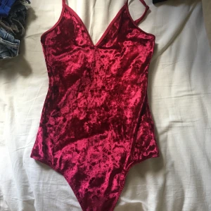 Body från bikbok - sammet, lite mer lila i verkligheten 