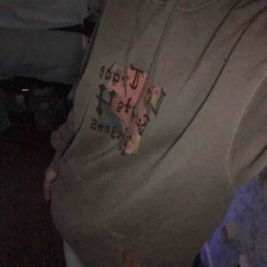  - Så himla skön hoodie från Carlings, helt oanvänd. Stl S men eftersom att den e oversized passar den högre stl oxå!!<3