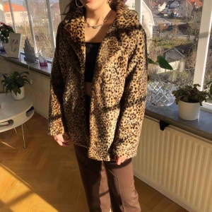  - Snygg och mysig vintage leopard jacka i superbra skick! Passar typ S/M. Köpare betalar frakt✨✨
