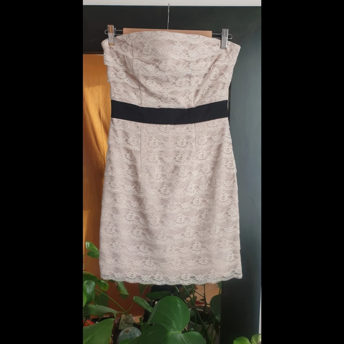 Beige/svart festklänning 