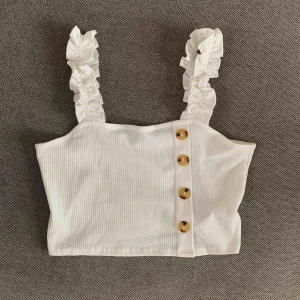  - En till jättesöt topp som jag tyvärr inte har användning av. Köpt från ett Zara i Spanien ✨ bild in DM passform. 