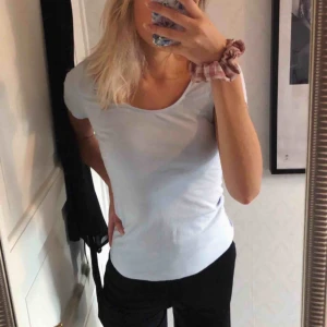 Marc O Polo T-shirt  - T-shirt från Marc O’Polo i ljusblå färg. Knappt använd, så fint skick! 