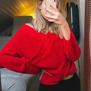 Röd stickad tröja - Röd stickad tröja, använd Max 2 gånger! 