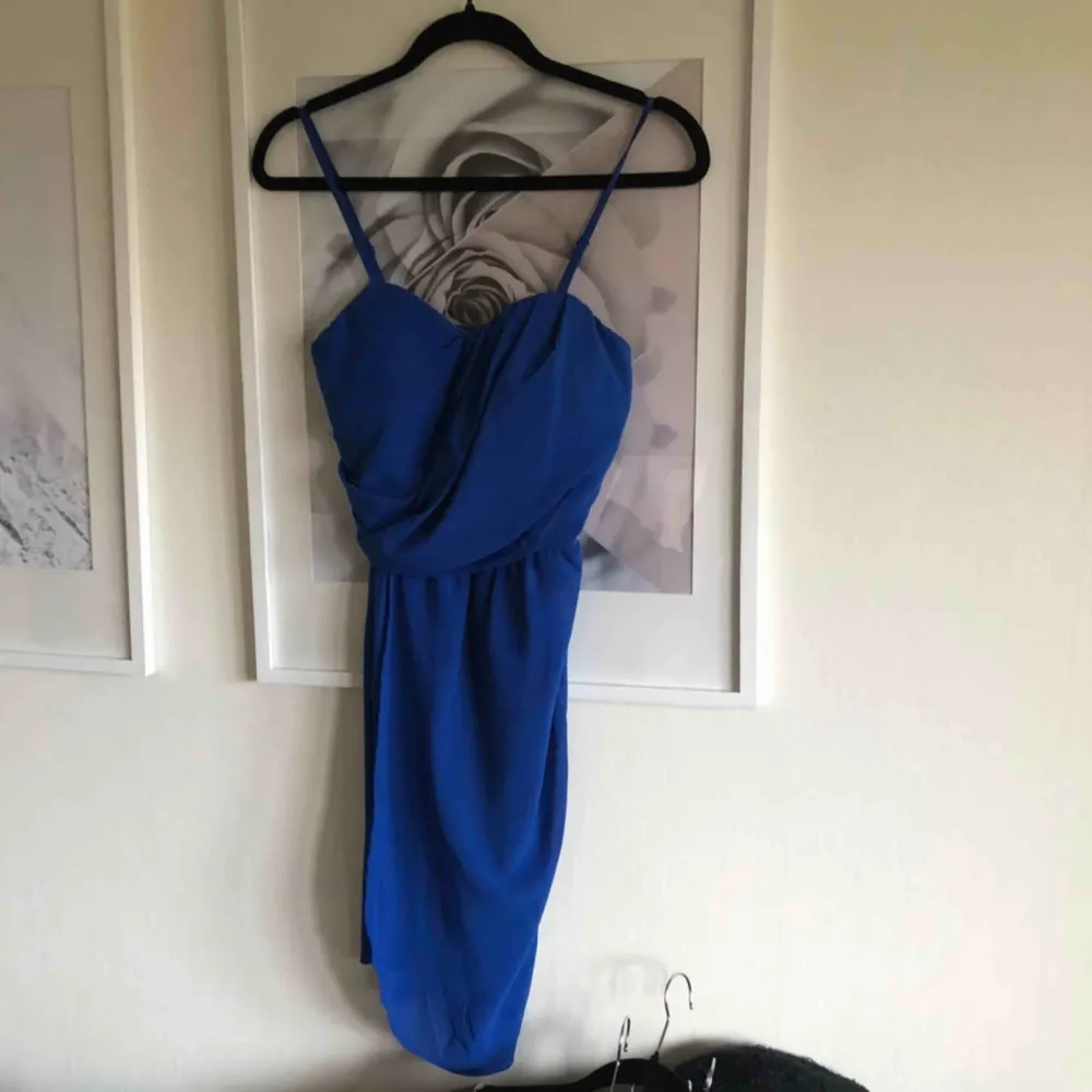 Söt blå klänning! Köpare står för frakt på 18kr 🌸. Klänningar.