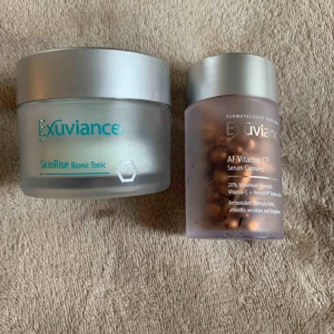  - Exuviance produkter.  Pads 75% Kapslar C vitamin 90% kvar. Dyra i inköp!  