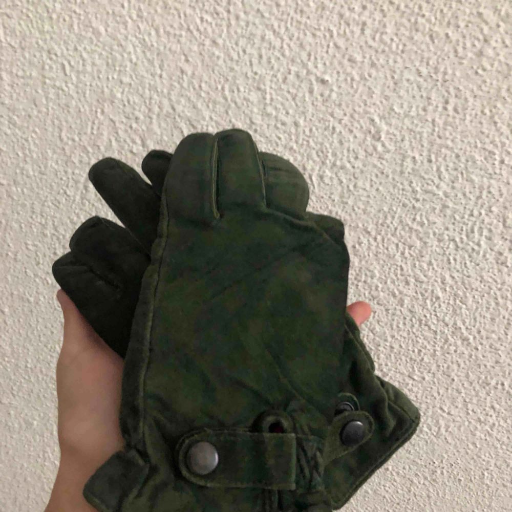 green suede / leather gloves Size M. Accessoarer.