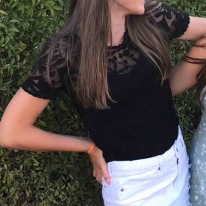  - Cool spetstopp ifrån Zara!  Typ blommigt mönster✨😊