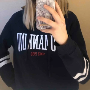  - Mörkblå hoddie från GinaTricot💙  Väl använd men gott skick. Köparen betalar frakten. 