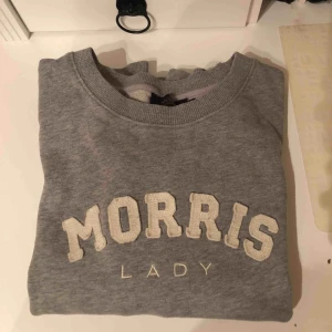  - Sweatshirt från morrislady i fint skick☺️ priset är inkl frakt och betalning sker via swish✨