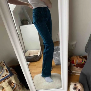  - Skitballa Manchester byxor, jättesnygg passform och cool färg. Köpare betalar eventuell frakt🥰🥰