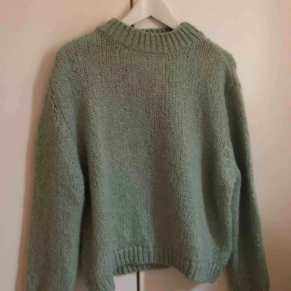 Mintgrön stickad tröja från Zara, knappt använd!. Tröjor & Koftor.