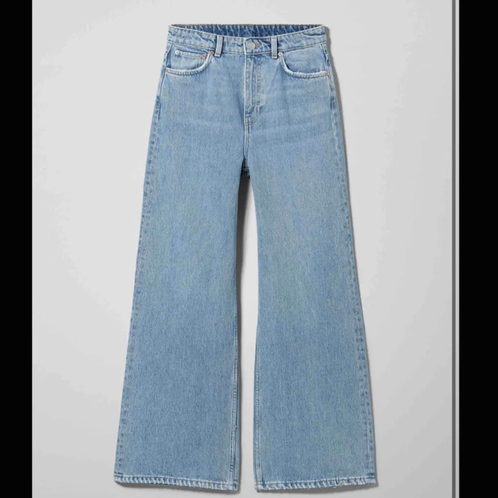 Super snygga byxor från weekday i modellen ace💞 Använda ett fåtal gånger, sitter bra runt midja och höft! Kan mötas upp i göteborg eller fraktas💞. Jeans & Byxor.