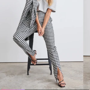  - Jätte fina byxor från Gina Tricot. Säljer pågrund av ingen användning alls tyvärr! Men dom är i jätte bra skick. 