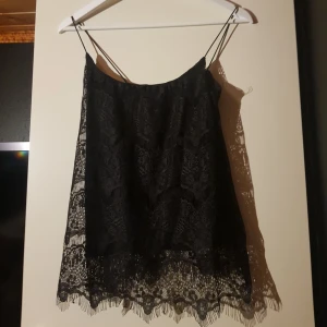  - Spetströja, oanvänd strl XS. Köpare står för frakt.