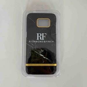  - Svart marmorliknande skal i samsung s7 Edge. 75kr inklusive frakt 😊