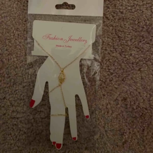  - Armband speciellt guldfärg 