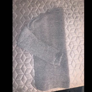  - Jätte fint stickad tröja från hm 