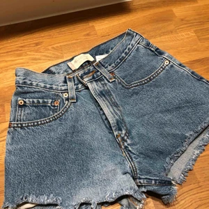  - Levisshorts i bra skick! Modellen heter 550. 