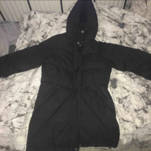  - Väldigt fin vinterjacka i storlek 34. 
