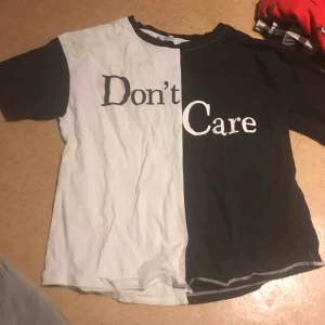  - tshirt från turkiet köpt för 200kr säljer den för 20kr bra skick