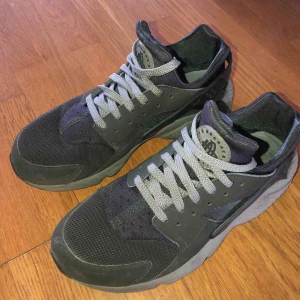  - An iconic silhouette with an exceptional fit, the NIKE Air Huarache sneaker is the perfect blend of casual and sporty style. Original price range 1,199-1,400kr