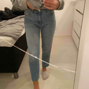 - Säljer mina momjeans från GinaTricot då jag inte använder dom längre, köparen står för frakt 