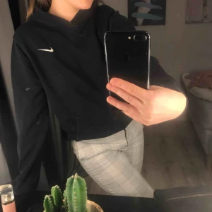  - Huvtröja frön NIKE!! Det står XL i tröjan då den är köpt i barnstorlek och den passar mig som har storlek S i kläder!😁 EXKLUSIVE frakt❤️
