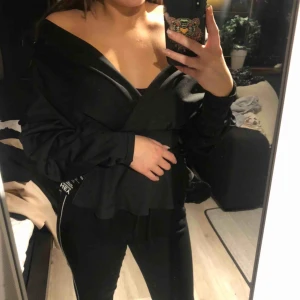  - Off shoulder topp Aldrig använd, lappen sitter kvar