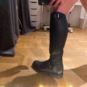  - Primeboots köpta för 3500kr. Fint skick då jag bara använde dom en halv vinter! Äkta läder! 