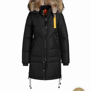  - Nästan helt ny parajumper Long bear, jag har använt den 1 gång då den är för liten för mig. Jackan är köpt på NK i Stockholm och jag har även kvitto på jackan därifrån. 