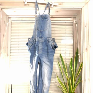  - En av mina favoriter plagg!  Kan användas på vinter med en mysig tröja eller på sommar med en top. Formar kroppen väldigt bra, speciellt i midjan och känns väldigt bekväma. 