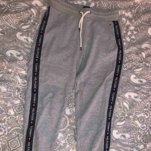  - Tommy hilfiger mjukis byxor storlek M