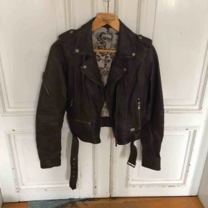  - Jofama- Hög kvalitet - Kan hämtas i Uppsala eller skickas mot fraktkostnad 