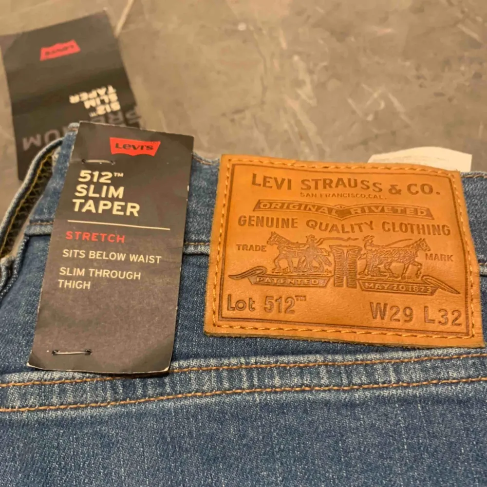 Helt nya Levi's 512 jeans med alla original taggar 700 kr. Jeans & Byxor.