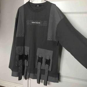  - Chemical Reaction // limited edition. Enbart testat, säljer pga för stor storlek för mig. Frakt är 59 kr.