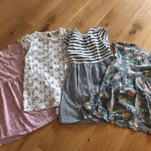  - Säljer Flick kläder som blivit för smått för henne pengen är för all