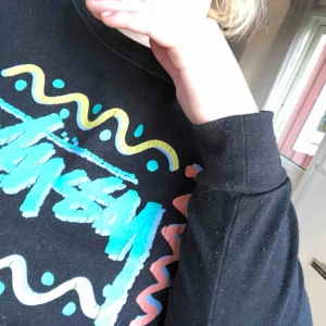  - Sjukt cool gammal stüssy tröja från junkyard.