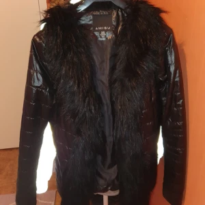  - Höst jacka med fusk päls