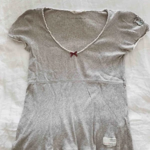  - Sparsamt använd odd molly t-shirt, är som en S i stolek. 