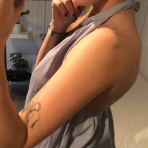  - Superfin ljuslila topp från Bikbok. Använd 1 gång förra året. Säljer för jag använder den ej🐾 Köparen står för frakten🌱