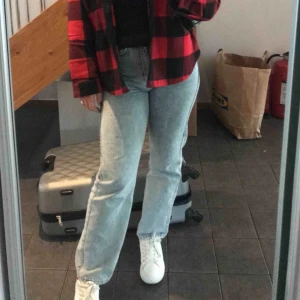  - Weekday jeans  Bra skick, använda få tal gånger